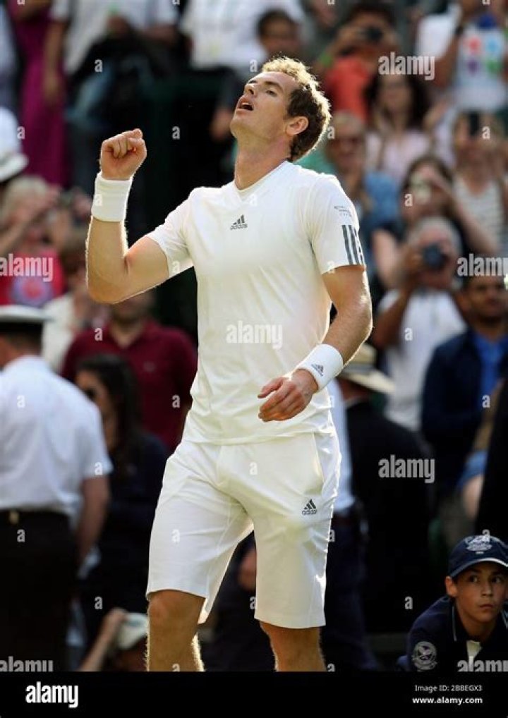 Andy Murray celebrates