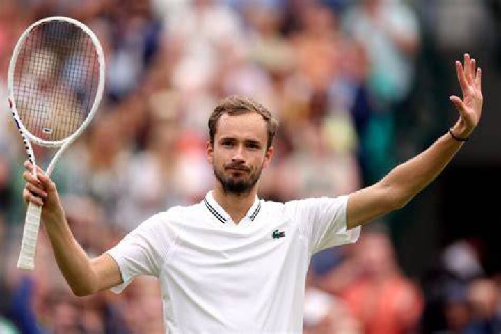 Daniil Medvedev does the L2 + Left FIFA celebration after US Open victory
