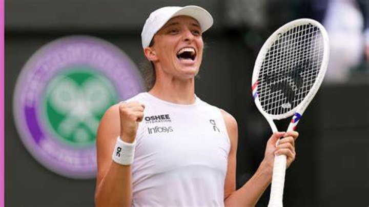 Iga Swiatek celebrates
