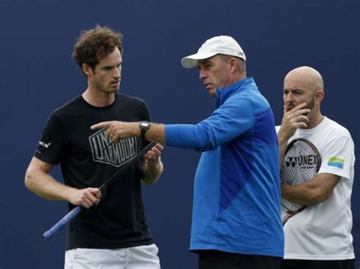 Ivan Lendl, middle, gives instructions to Andy Murray