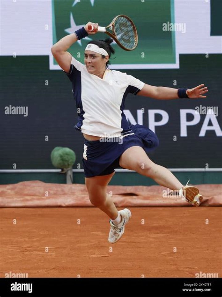 Ons Jabeur in action at the 2021 Indian Wells against Paula Badosa