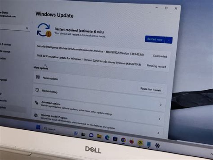 windows keeps trying to update